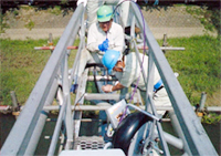 水管橋での管路内調査状況